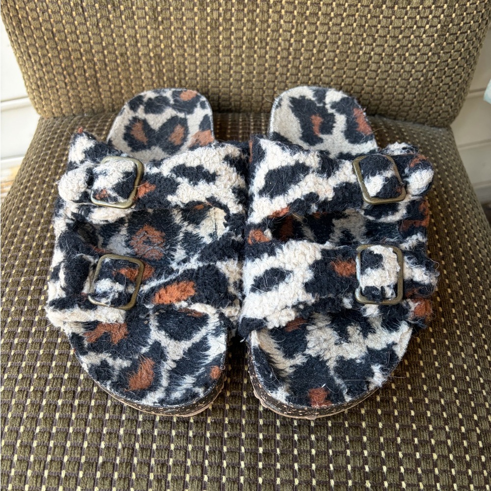 Leopard Print Fuzzy Slippers with Buckles